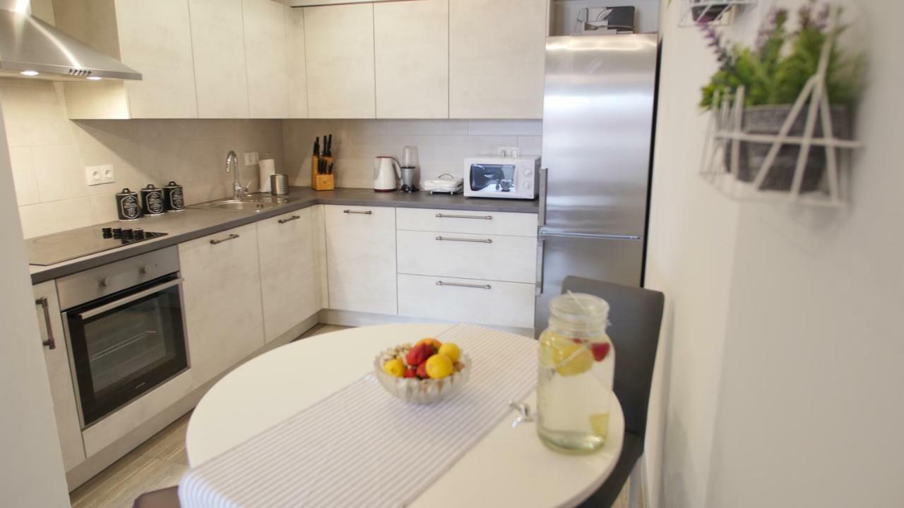 Spacious Apartment With Private Parking Pula Eksteriør billede