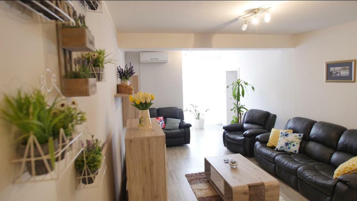 Spacious Apartment With Private Parking Pula Eksteriør billede